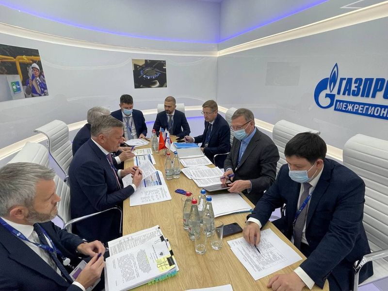 Александр Бурков обсудил с «Газпром межрегионгазом» планы газификации в Омской области