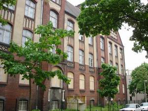 В школе &ndash; ремонт, к школе - забор