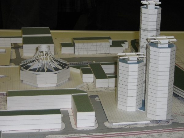 Вид на цирк и "Арлекин" Вид на цирк и "Арлекин"