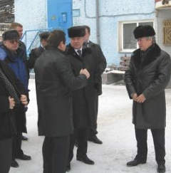 Вагит Алекперов, Михаил Сутягинский на заводе СК (С) www.titan-omsk.ru