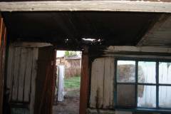 Четыре строения, три человека