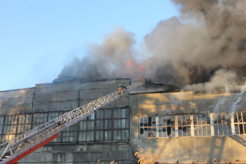 Пожар в цехе по пр.Губкина в Омске Пожар в цехе по пр.Губкина в Омске