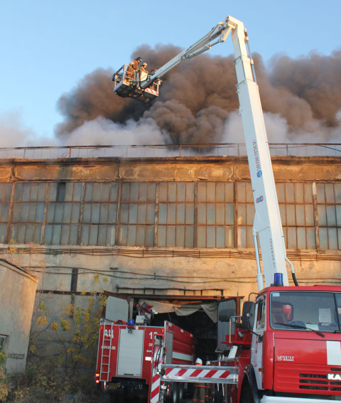 Пожар в цехе по пр.Губкина в Омске Пожар в цехе по пр.Губкина в Омске