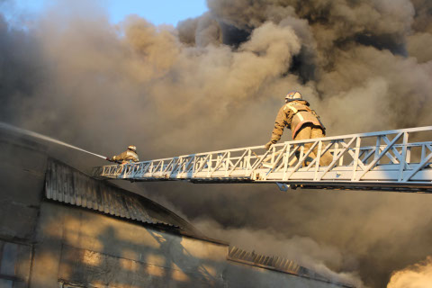 Пожар в цехе по пр.Губкина в Омске Пожар в цехе по пр.Губкина в Омске