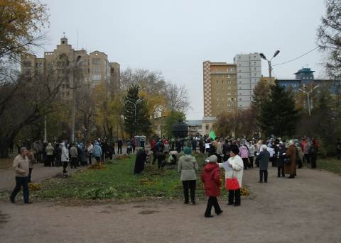 Митинг в сквере имени 30-летия ВЛКСМ