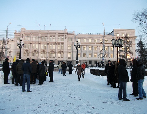 Перед началом пикета дольщиков от 2 декабря 2011 года Перед началом пикета дольщиков от 2 декабря 2011 года