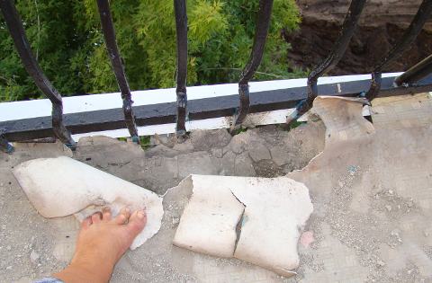 Дом по Гусарова, 28 Дом по Гусарова, 28