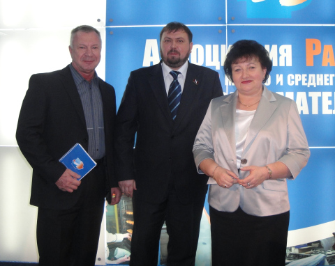 Директор компании "Ледон" Александр Селезнев, председатель правления АРМСП Вадим Морозов и президент НП СРОО ПРОО Нина Карпенко