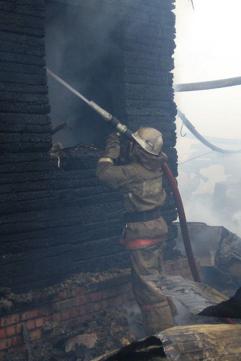 Пожар в двух домах по улице 34-я Северная