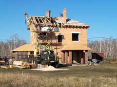 Стротельство домов в коттеджном поселке "Белояр" в Омской области