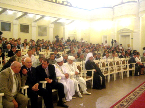 Зал в ожидании первых лиц региона