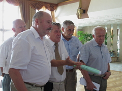 Виктор Вдовин (в центре)