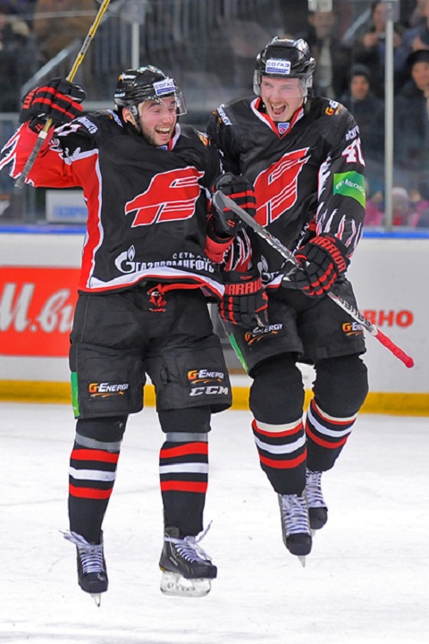 Победе радовались и хоккеисты, и болельщики