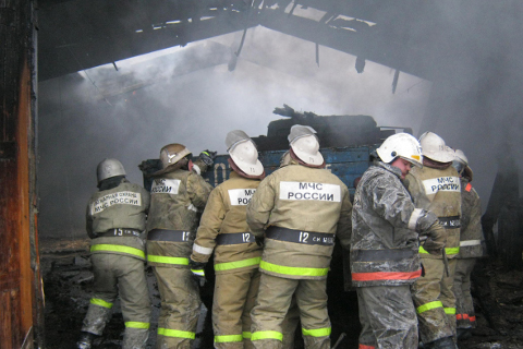 Пожар в гараже в поселке Тевриз Омской области Пожар в гараже в поселке Тевриз Омской области