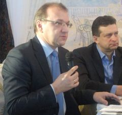 Олег Даутов, а за ним - Юрий Чащин