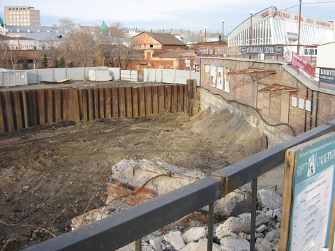 Земельный участок у ТК "Летур"