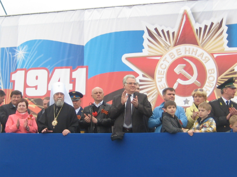 "Бессмертный полк" встречают аплодисментами