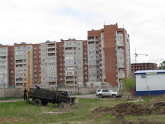 Стройплощадка дома на пр. Комарова в Омске