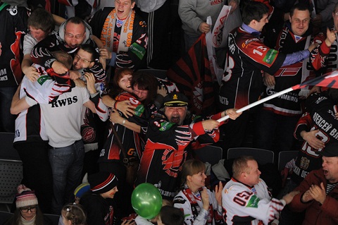 Болельщики "ястребов" не сомневались в победе Болельщики "ястребов" не сомневались в победе