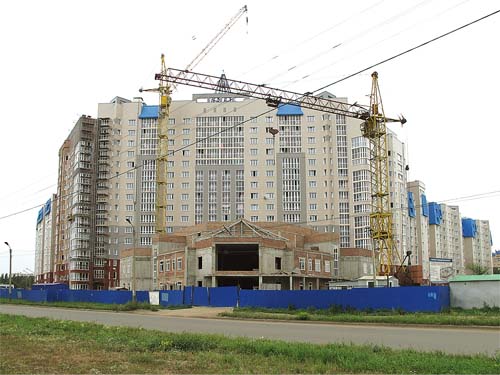 Строящийся дом по ул. Комарова, 21